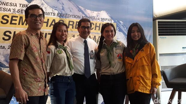 Everest Menanti Ditaklukkan Fransisca dan Matilda