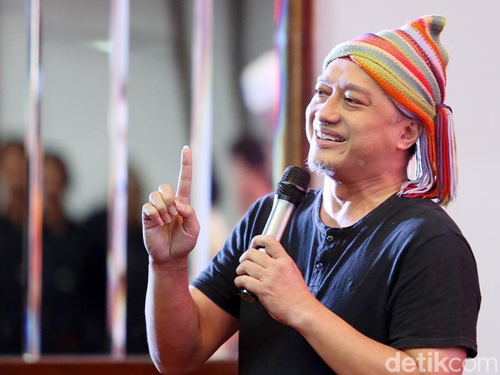 Musisi dan praktisi pendidikan, Dik Doank