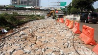 Pengerjaan proyek Tol Depok-Antasari terbagi menjadi 2 seksi. Sesi I memiliki panjang 12 km dan membentang dari mulai Jalan Pangeran Antasari hingga Jalan Sawangan, Depok.