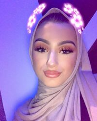 Penampilan Adik Zayn Malik Pakai Jilbab yang Membuat Pangling
