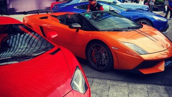 Mungkin di sini ada salah satu mobilnya. Foto: Instagram