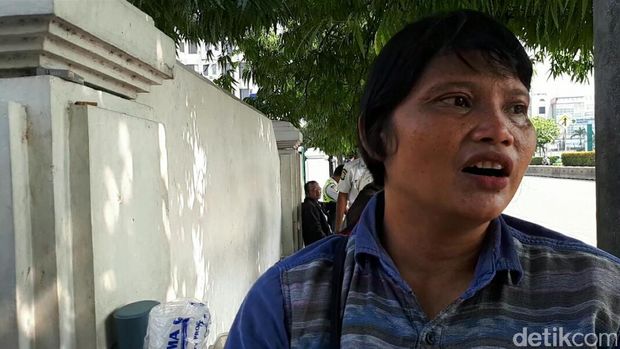Siti, pedagang kopi di Jl Salemba