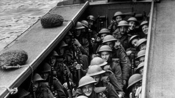 Pada waktu itu daratan Eropa masih dikuasai Nazi Jerman sehingga Sekutu memutuskan merangsek dari jalur laut dari Inggris. Foto: Getty Images
