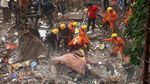 8 Orang Tewas Akibat Bangunan Ambruk di India