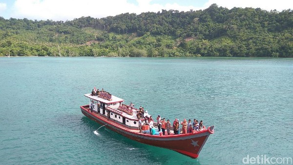 Traveler harus naik kapal dari Pelabuhan Ulee Lheue di Banda Aceh untuk mencapainya. Bisa sewa kapal nelayan atau naik KM Papuyu (Agus/detikTravel)