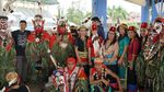 Foto: Kostum Tari Dayak yang Menyerupai Monster