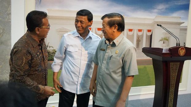 Djoko Suyanto, Wiranto dan Agum Gumelar pernah menjabat sebagai Menko Polhukam dari kabinet yang berbeda.