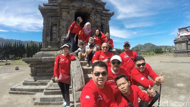Wefie bareng di kawasan Dieng