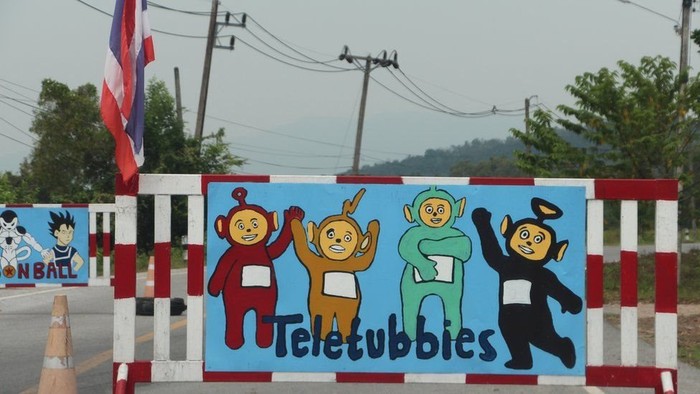 Lucu! Ada Doraemon dan Teletubbies di Pos Militer Thailand Selatan