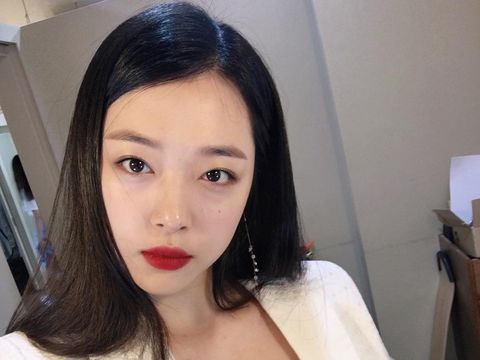 Sulli Disebut-sebut Jadi Model Pertama Majalah Playboy Korea