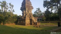 Konon, Candi Kidal mulai dibangun pada masa pengalihan kekuasaan Kerajaan Airlangga ke Kerajaan Kediri yang diprediksi pada abad ke-13, tepatnya 1248 M (Muhammad Aminudin/detikTravel)