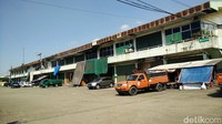 Pasar Induk Beras Cipinang di Jakarta Timur nampak lengang, tak seperti biasanya.