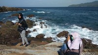 Liburan ke pantai ini, jangan lupa minta teman untuk memotret kamu. Sayang kalau tidak berfoto di sini (Agus/detikTravel)