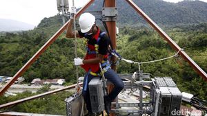 Layanan Kantor Grapari 24 Jam Dibuka Di Taman Bungkul