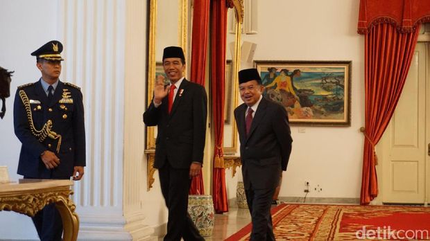 Presiden Jokowi dan Wapres JK di Istana.