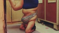 Wanita ini selalu melatig gerakan-gerakan yoganya setiap hari. Foto: Instagram/yogaforallmumbai