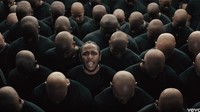 Lagu HUMBLE dari Kendrick Lamar berhasil masuk dalam nominasi Video of the Year, Best Hip-Hop, Best Cinematography, Best Direction, Best Art Direction, Best Visual Effects dan Best Choreography. Sedangkan ia sendiri masuk dalam kategori Artis of The Year. (Dok. Youtube/KendrickLamarVEVO)
