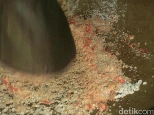 Warga Lamongan Temukan Garam Kemasan Diduga Bercampur Tawas