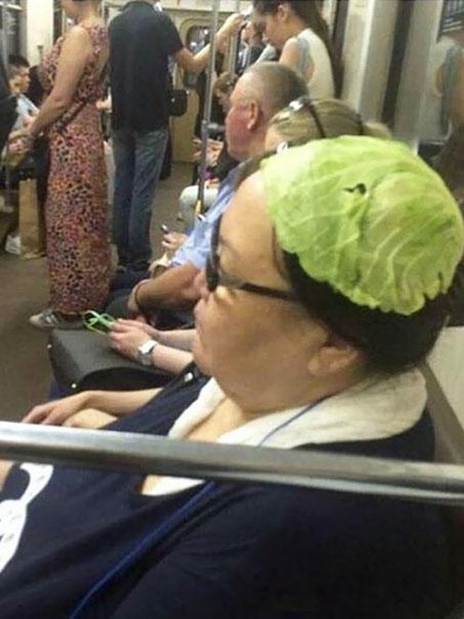 Wanita dengan rambut kol. Foto: Dok. Bored Panda