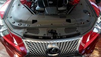 Lexus LC 500 juga dilengkapi dengan beberapa fitur unggulan seperti, Worlds Fastest Shift Change dan rear wheel steering.