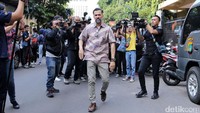 Jeremy Thomas mengaku rutin menjenguk anaknya itu agar Axel bangkit kembali.