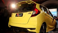 Tahun kedua, Jazz makin dilirik. Penjualannya pun mengalami peningkatan menjadi 32.241 unit. Pada tahun keduanya itu, Jazz juga kedatangan lawan baru yakni Suzuki Swift. Foto: Rengga Sencaya