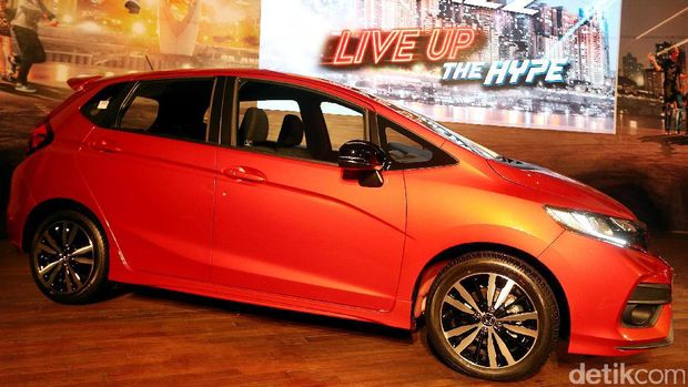 PT Honda Prospect Motor (HPM) baru saja mengenalkan Honda Jazz terbaru. Ada 4 varian yang ditawarkan yaitu Honda Jazz MT, CVT, Honda Jazz RS MT, dan RS CVT.