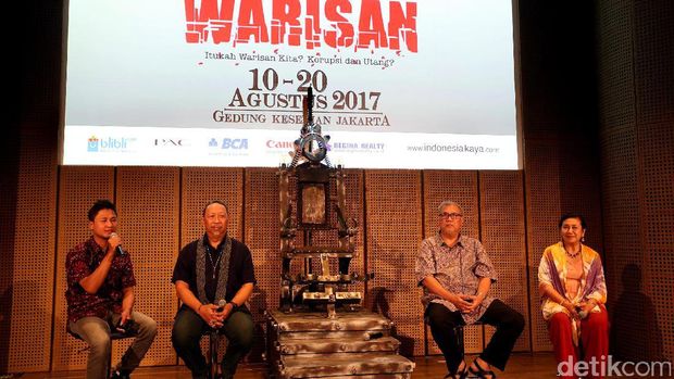 Teater Koma akan mementaskan pertunjukan berjudul 'Warisan' di Gedung Kesenian Jakarta pada 10-20 Agustus 2017. Lakon yang ditulis oleh Nano Riantiarno itu juga menyinggung soal korupsi dan utang.