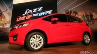 Untuk Jazz MT dibanderol Rp 232,5 juta sementara versi CVT-nya dijual dengan Rp 242,5 juta. Varian RS MT dibanderol Rp 262,5 juta dan model CVT-nya ditawarkan dengan harga Rp 272,5 juta.
