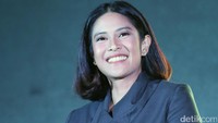 Dian Sastrowardoyo adalah salah model klip paling ikonik untuk Peterpan, ia ada di video musik Menghapus Jejakmu. Foto: Palevi S/detikHOT