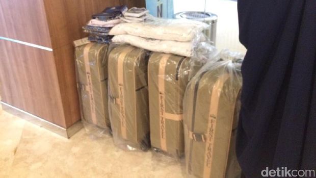 Jemaah Umrah First Travel Berbondong-bondong Kembalikan Koper