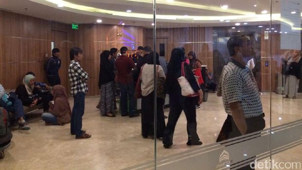 Minta Refund, Puluhan Calon Jemaah Umrah Serbu Kantor First Travel