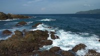 Perjalanan menuju pantai Ujong Lhok Reudep dapat ditempuh dengan menggunakan kendaraan roda dua atau pun empat. Letaknya sekitar 30 menit dari pelabuhan Lamteng di Aceh Besar (Agus/detikTravel)