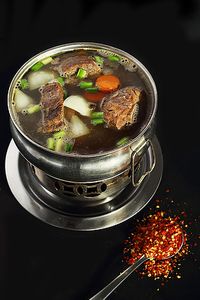Slurrpp! Hangatkan Perut dengan Garang Asem Iga yang Segar