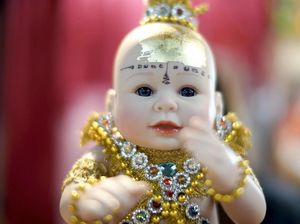 Boneka yang Jadi Jimat dan Dipercaya Bawa keberuntungan