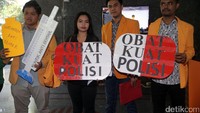 Mereka beraksi di Gedung Bareskrim Mabes Polri, Kuningan, Jakarta, Selasa (26/7/2017).