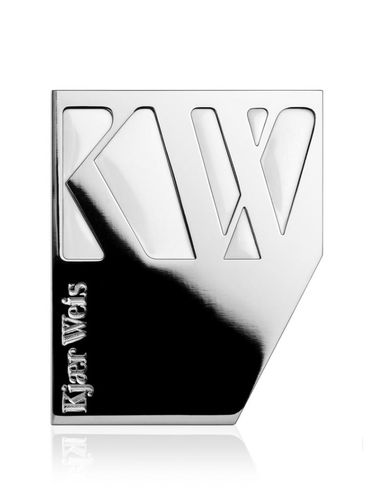 Brand Makeup KW Tuntut Kim Kardashian karena Logo Kosmetik Sangat Mirip