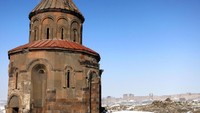 Ketika agam Islam masuk di bawah Kekaisaran Ottoman, mesjid mulai dibangun. Namun sekarang hanya terlihat puing-puing jaya masa lalu! (Joseph Flaherty/BBC Travel)