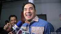 Hal tersebut dilakukannya agar tak kaku jika dipercaya kembali ke dunia entertaint.