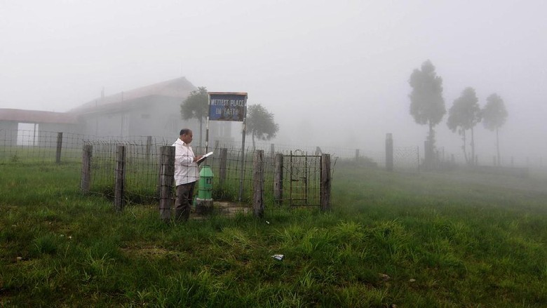 Selamat datang di tempat yang paling sering turun hujan di Bumi (AFP/Biju Boro) Selamat datang di tempat yang paling sering turun hujan di Bumi (AFP/Biju Boro)