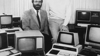 Tahun 1975, keduanya mendirikan Microsoft yang lantas berkembang luar biasa. Gates meminta bagian lebih banyak karena merasa bekerja lebih keras. Relasi mereka lalu memburuk seiring bertambah besarnya Microsoft. Allen dan Gates sering adu argumentasi selama berjam-jam. Foto: Facebook