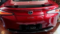 LC 500 dibangun dari konsep desain masterpiece oleh para teknisi Lexus, serta keahlian dan ketelitian Lexus Takumi yaitu sebutan untuk orang-orang pilihan.