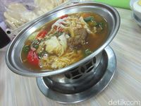 Slurrpp! Hangatkan Perut dengan Garang Asem Iga yang Segar