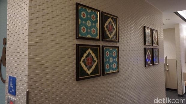 Wallpaper toilet