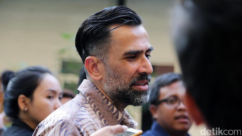 Polisi Tetapkan Jeremy Thomas Tersangka Dugaan Penipuan Rp 16 M Polisi Tetapkan Jeremy Thomas Tersangka Dugaan Penipuan Rp 16 M