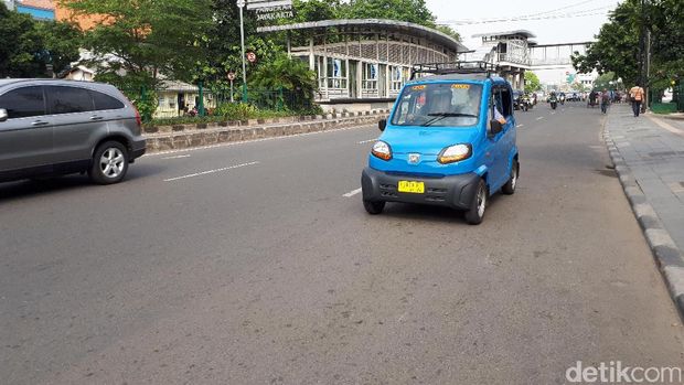 Bajaj Qute ini disosialisasikan mulai mengaspal di Jakarta.