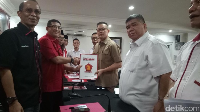 Bupati Lahat dan Eks Gubernur Sumsel Serahkan Berkas Bacagub ke PDIP