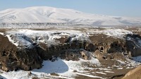 PAda masa Kekaisaran Seljuk, kota dibangun kembali. Masa ini kota bawah tanah serta merombak gua-gua untuk tempat berlindung dari bencana gempa (Joseph Flaherty/BBC Travel)