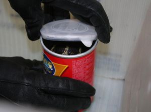 Foto: Isi Kaleng Keripik Kentang Ini Bikin Merinding dan Ngeri