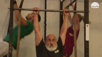Itu berarti tahun ini, pria asal New York yang telah menginjak 78 tahun itu akan melakukan tujuh jenis latihan CrossFit sebanyak 78 kali: 78 kali squats, 78 kali push ups, 78 kali pull ups, 78 ball shots, 78 kettlebell swings, 78 deadlifts dengan total berat 41 kg, kemudian ditutup dengan 78 double unders. (Foto: Today.com)